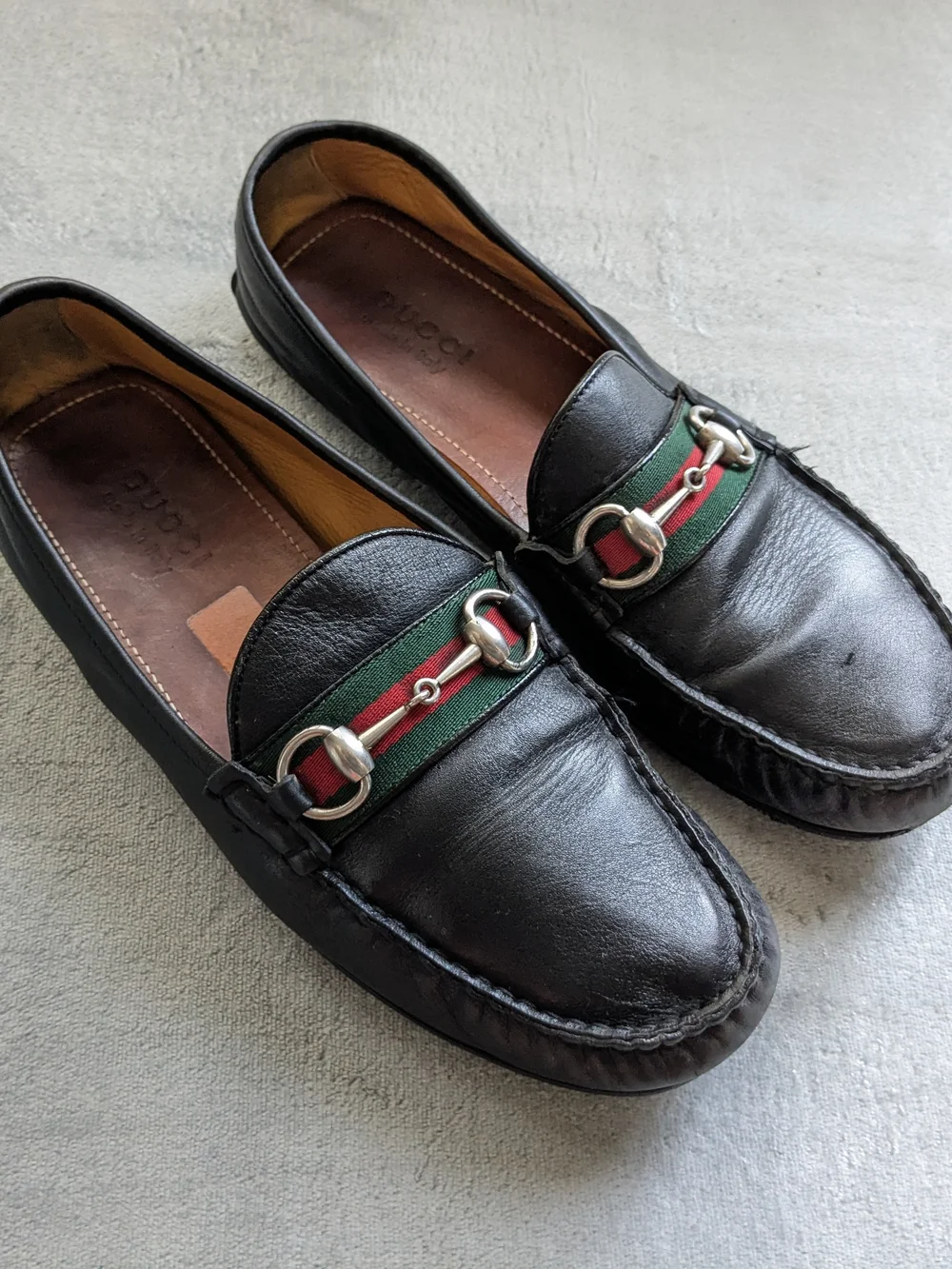 Gucci Men’s Black Leather Horsebit Loafers with Green-Red Web US 9.5